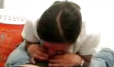 Kumpulan dewasa untuk video budak sekolah lucah membantu seorang pria dengan melancap