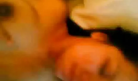 Dia membawanya cerita lucah main dengan budak kecik pantat yang mempesona