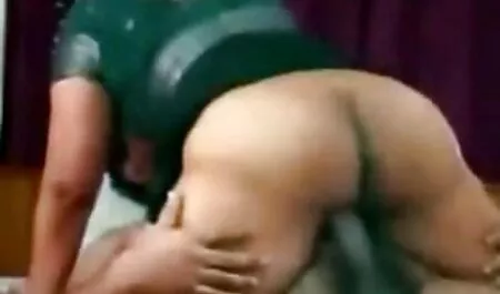Jelas dengan budak budak lucah dua gadis