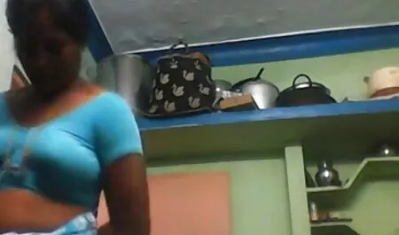 Gadis rusia budak lucah ingin bercinta tepat di pantat.