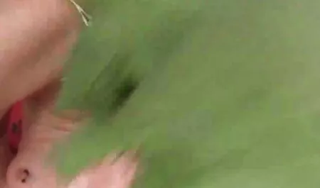 Nyaman kulit duduk di kursi tetek budak budak dan mengambil dubur