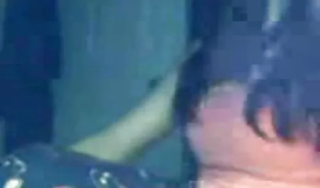 Tangan di video lucah budak melayu vagina.