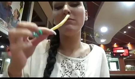 Kurus remaja video lucah budak bawah umur model mengusap orang-orang di intim persekitaran