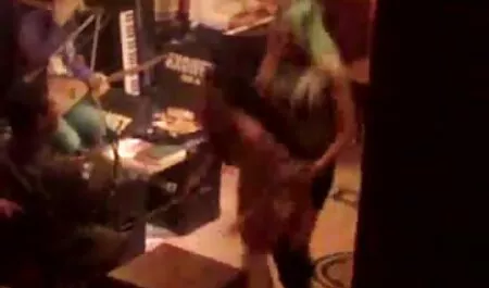 Bartender sebagai neraka pada masa yang my lucah pecah dara sama.