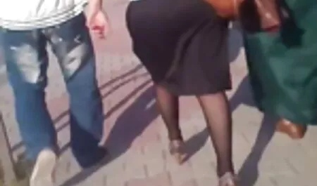 Seks dengan gadis-gadis bagi seorang pria untuk menjadi kaya budak sekolah main dalam kereta