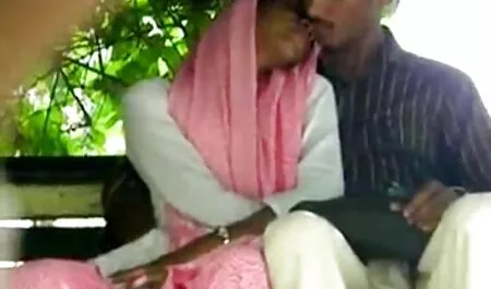Pria video lucah budak bawah umur kulit hitam menyebar kakinya dengan mereka berdua.