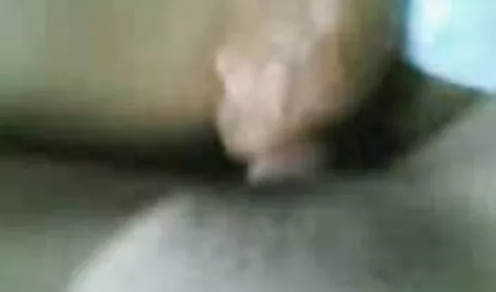 Seorang wanita yang video lucah budak melayu berambut putih menjadikan seorang lelaki yang menyenangkan dengan penis kecil.