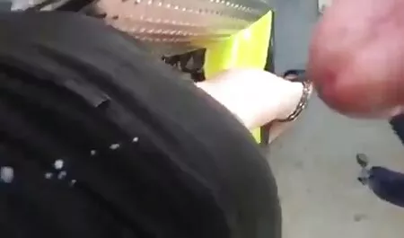 Pada video lucah budak kecil hari pertama, dan tepat di pantat