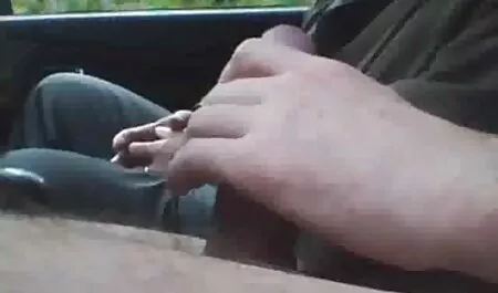 Indah Gina bersedia untuk mengambil video lucah budak sekolah melayu dia cock dan menggelitik.