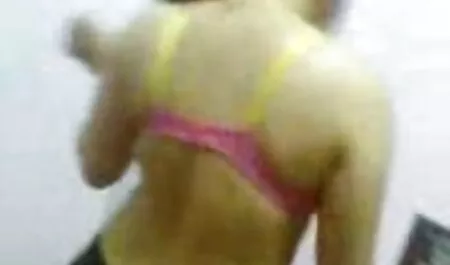 Dolly mengambil sebagai besar dan kuat penis dalam vagina. video lucah melayu sekolah