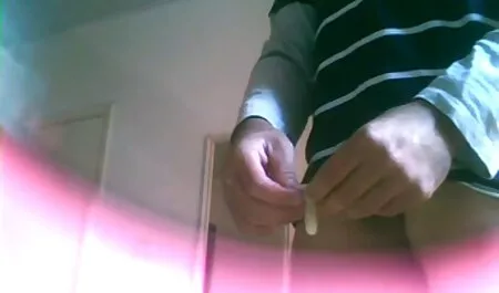Seorang lelaki yang berpengalaman yang video lucah budak sekolah menengah dibangunkan usia