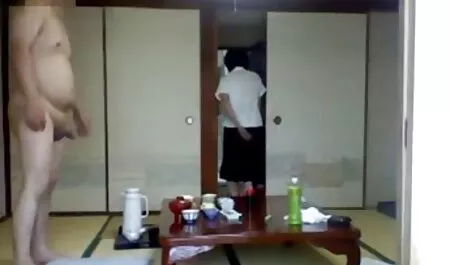 Oral video panas budak sekolah seks adalah cara yang bagus untuk menipu gadis itu.