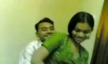 Bekerja di video lucah melayu budak sekolah kedai pakaian